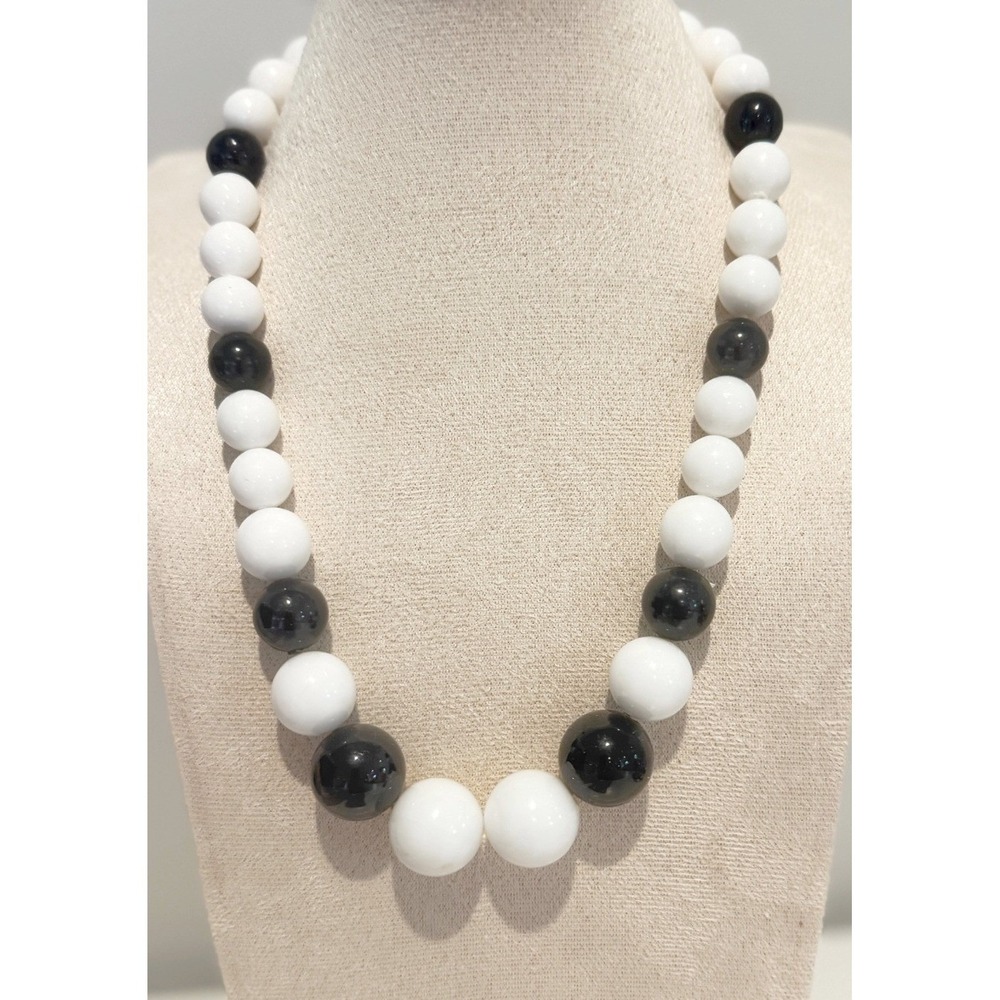 Black White Chunky Beaded Necklace Gold Tone Clasp 18 Inch Statement Jewelry